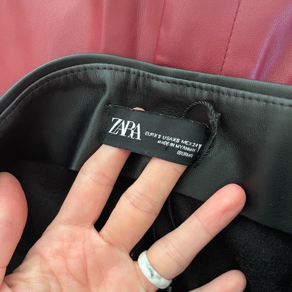 Zara Black Faux Leather High Waisted Skinny Pants Leggings Zip Hem Blogger XS - Picture 9 of 9